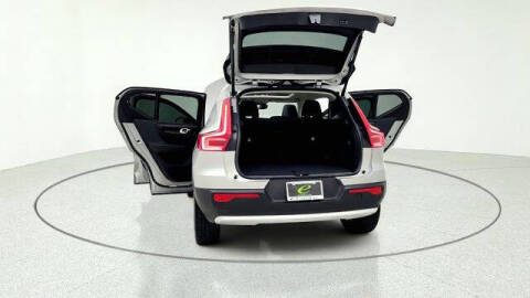 2025 Volvo XC40 B5 Plus Bright Theme