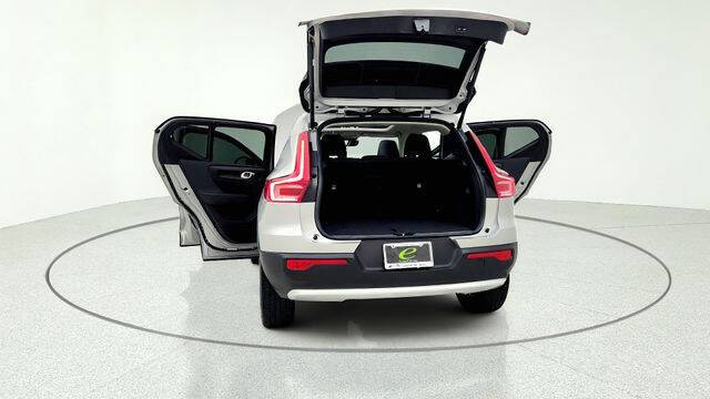 2025 Volvo XC40 B5 Plus Bright Theme