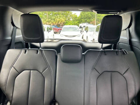 2027 Chrysler Pacifica LX