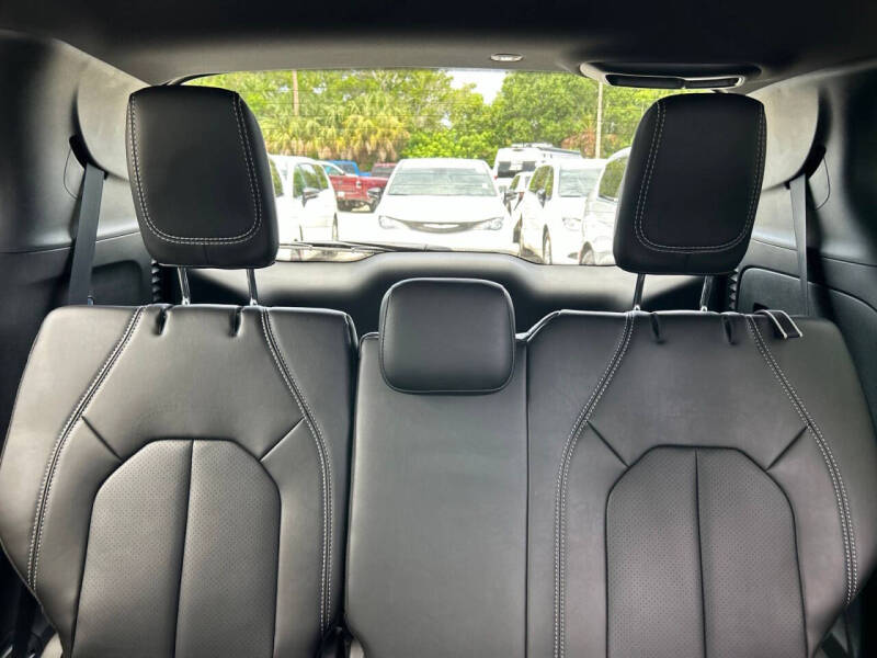 2027 Chrysler Pacifica LX
