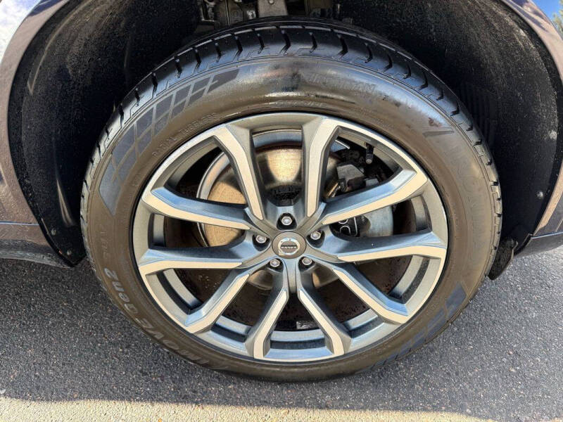 2016 Volvo XC90 T6 Momentum