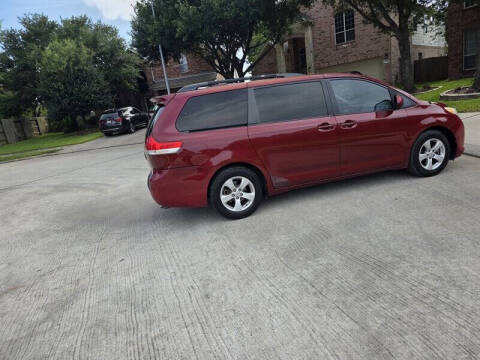 2013 Toyota Sienna LE 8-Passenger