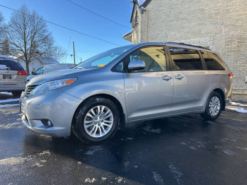 2013 Toyota Sienna XLE 8-Passenger