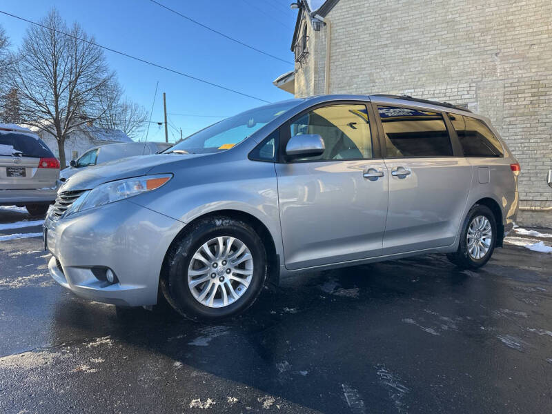 2013 Toyota Sienna XLE 8-Passenger