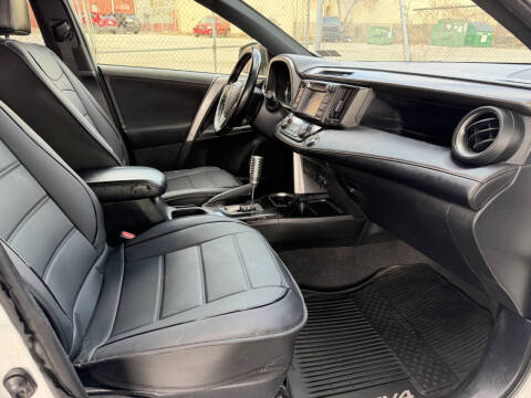 2017 Toyota RAV4 Hybrid SE