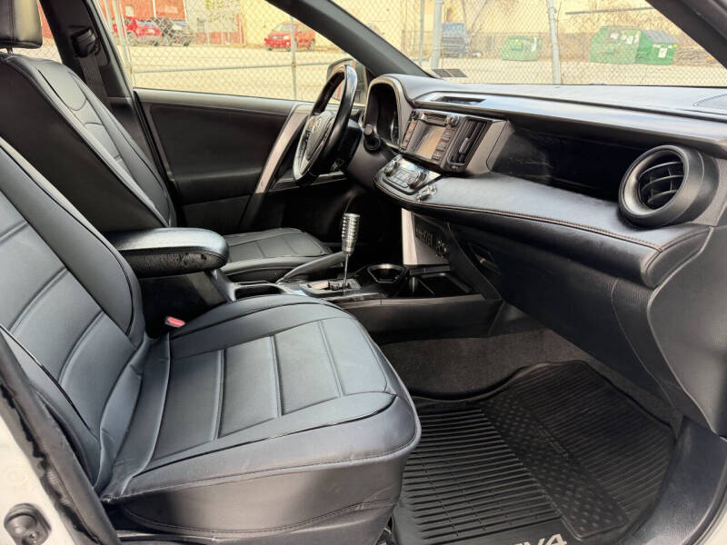 2017 Toyota RAV4 Hybrid SE