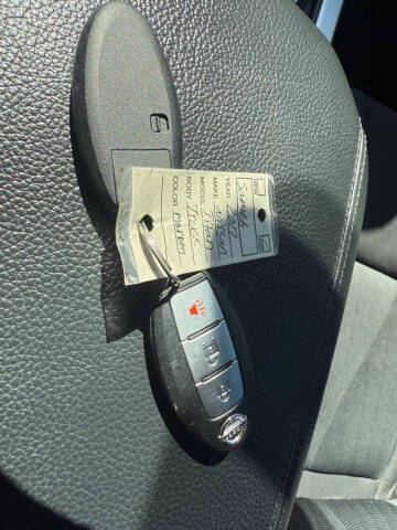 2017 Nissan Titan SV