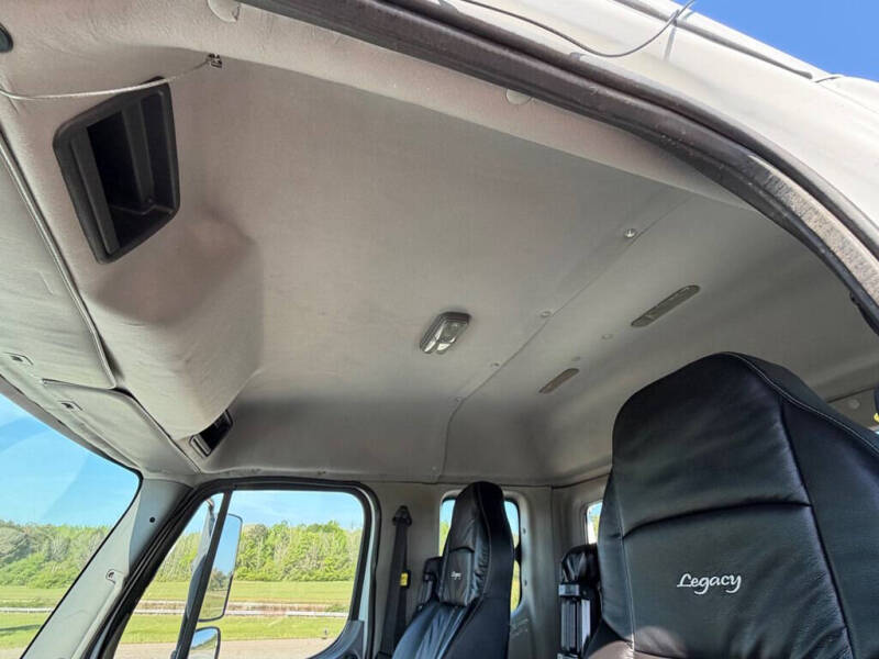 2014 Freightliner 108 SD