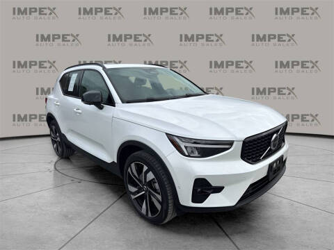 2025 Volvo XC40 B5 Plus Dark Theme