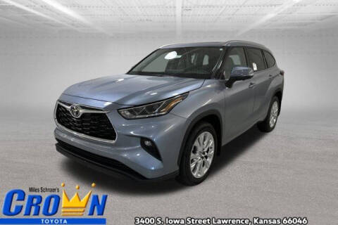 2023 Toyota Highlander for sale at Crown Automotive of Lawrence Kansas in Lawrence KS