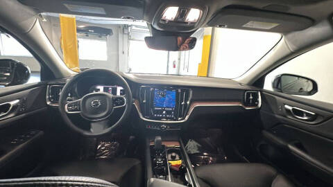 2023 Volvo S60 B5 Plus Dark Theme