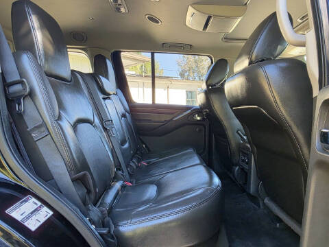 2012 Nissan Pathfinder LE