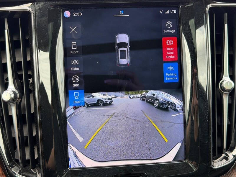 2023 Volvo XC60 B5 Plus Dark Theme