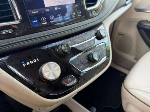 2018 Chrysler Pacifica Hybrid Limited