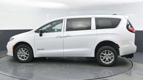 2024 Chrysler Pacifica Touring