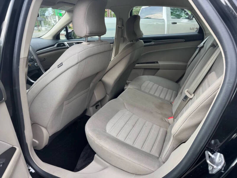 2017 Ford Fusion SE