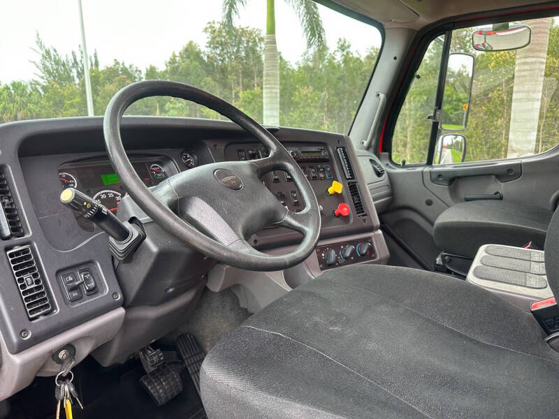 2017 Freightliner M2 106