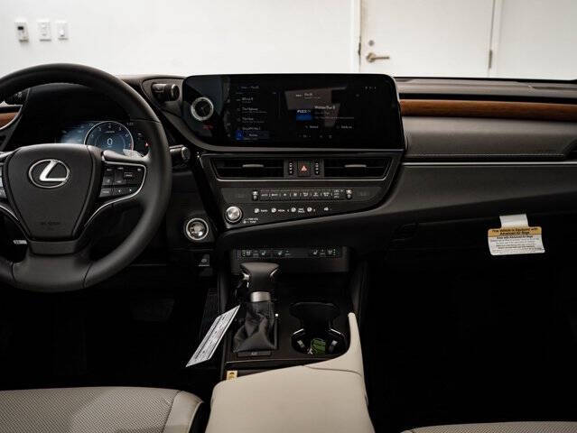 2025 Lexus ES 350