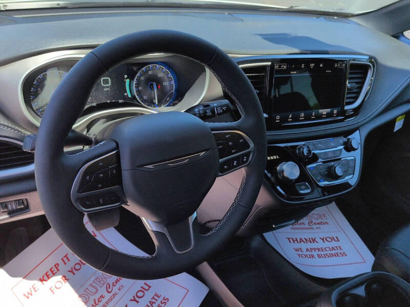 2027 Chrysler Pacifica Select