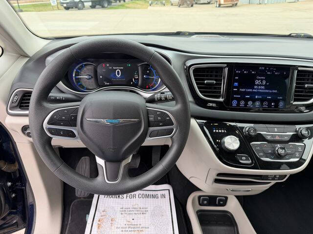 2017 Chrysler Pacifica Hybrid Touring Plus
