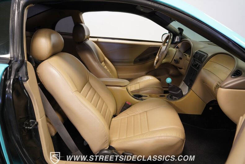 2004 Ford Mustang GT Deluxe