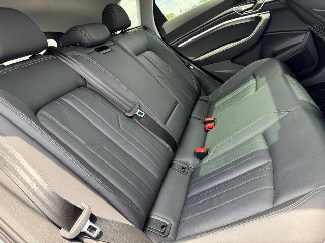 2022 Audi e-tron quattro Premium