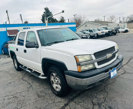 2004 Chevrolet Avalanche for sale at NICAS AUTO SALES INC in Loves Park IL