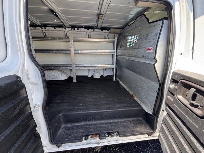2015 Chevrolet Express Cargo Work Van - Photo 29