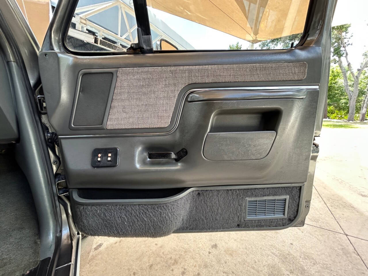 1989 Ford Bronco 26