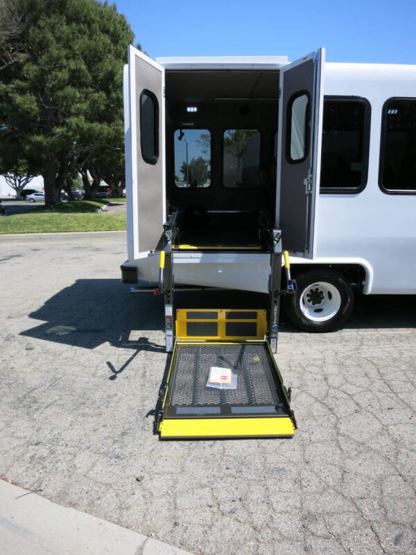 2023 Ford E-450 VIP 2200 ADA Shuttle Bus