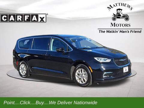 2024 Chrysler Pacifica Touring L