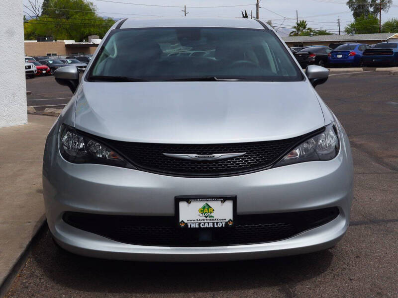2023 Chrysler Voyager LX