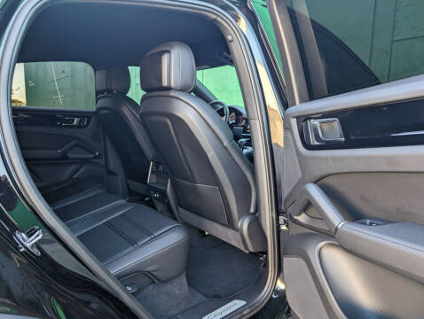 2023 Porsche Cayenne Coupe Platinum Edition