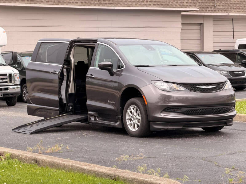 2023 Chrysler Voyager LX