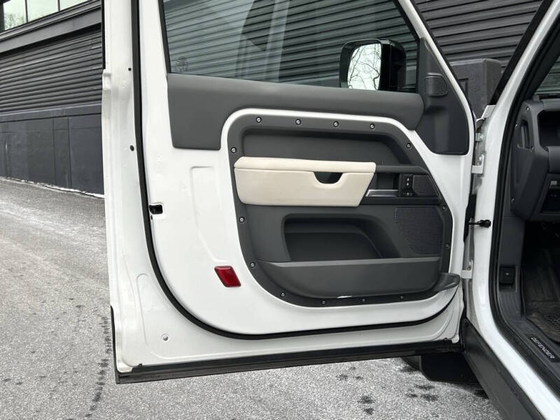 2024 Land Rover Defender 90 P400 X-Dynamic SE