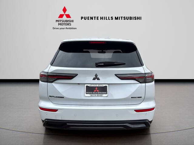 2026 Mitsubishi Outlander LE