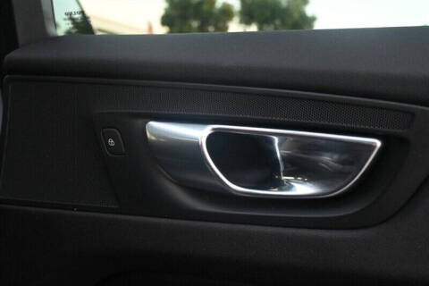 2020 Volvo XC60 T5 Momentum