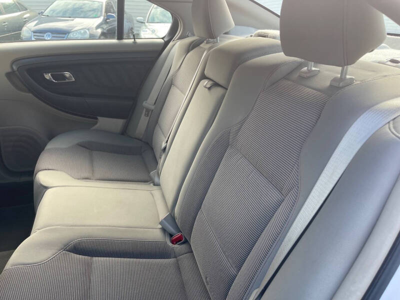 2011 Ford Taurus SEL