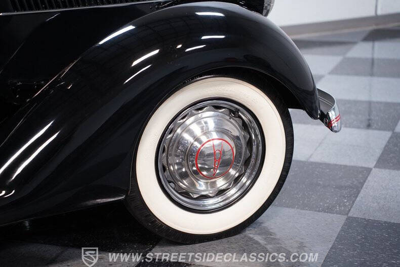1936 Ford Deluxe