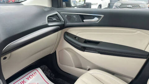 2020 Ford Edge Titanium
