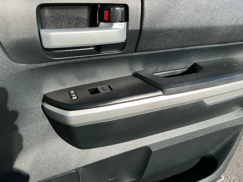 2017 Toyota Tundra SR5