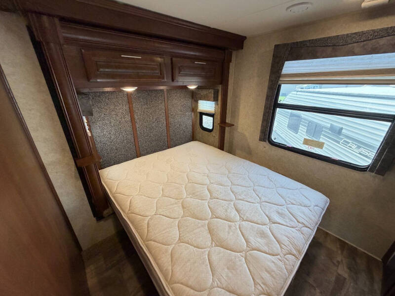 2015 Forest River Georgetown 335DS