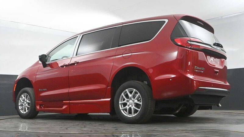 2025 Chrysler Pacifica Select - Photo 12
