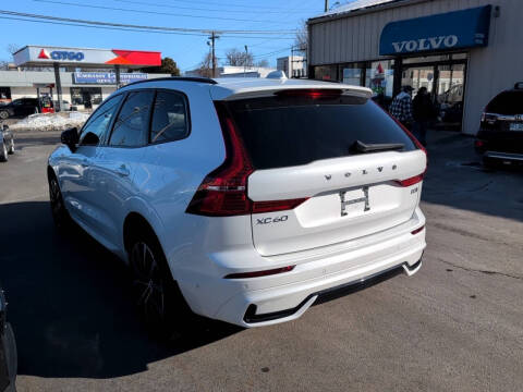 2024 Volvo XC60 B5 Plus Dark Theme