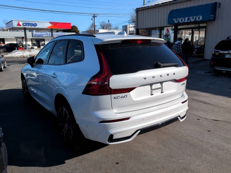 2024 Volvo XC60 B5 Plus Dark Theme