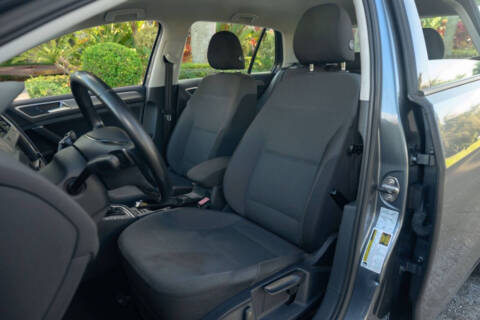 2017 Volkswagen Golf TSI S