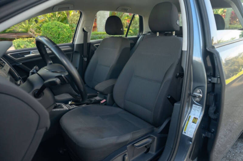 2017 Volkswagen Golf TSI S