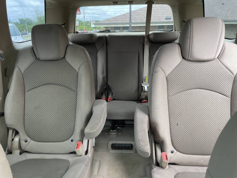 2008 Saturn Outlook XE