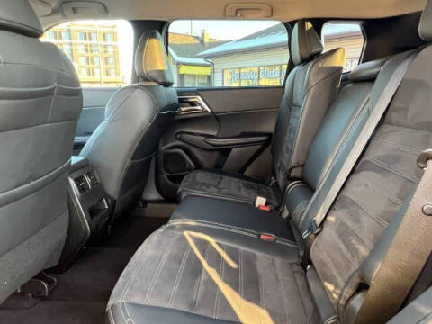 2023 Mitsubishi Outlander SE