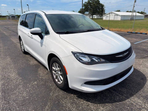 2022 Chrysler Voyager LX